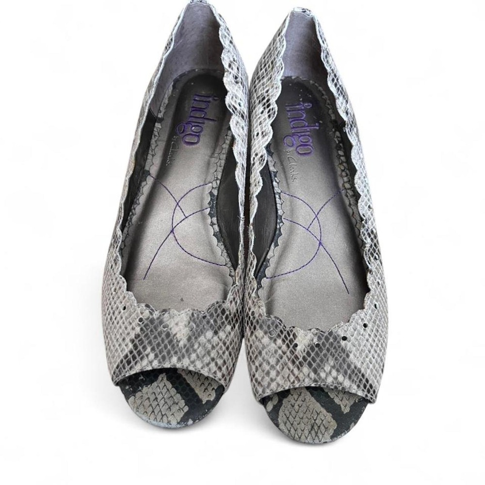 Clark's Indigo Faux Snakeskin Peep Toe Flats Women's Size 8 Chic Glam Office